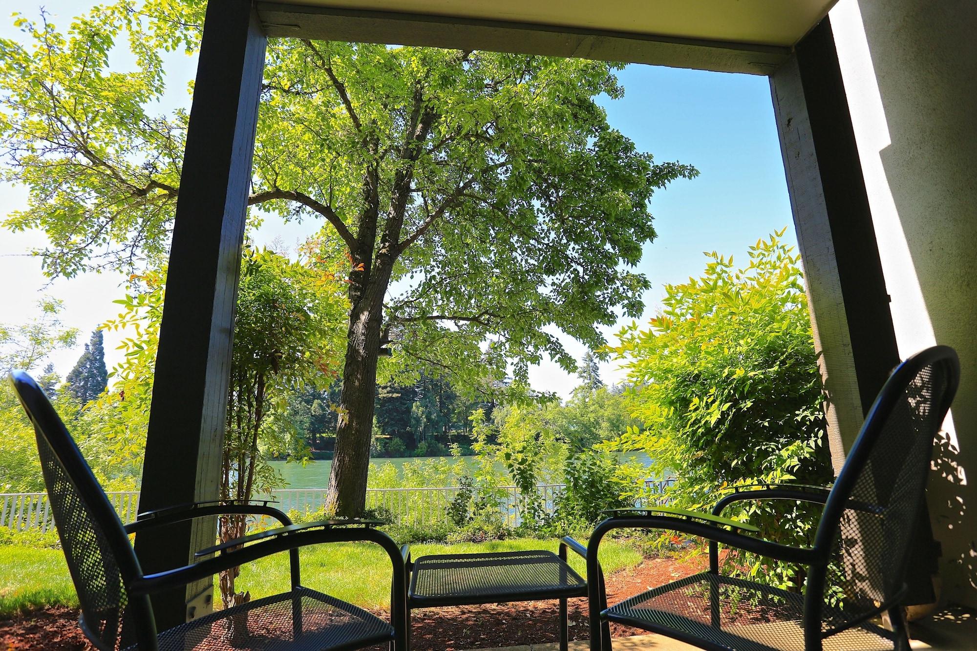 Valley River Inn Eugene Exterior photo