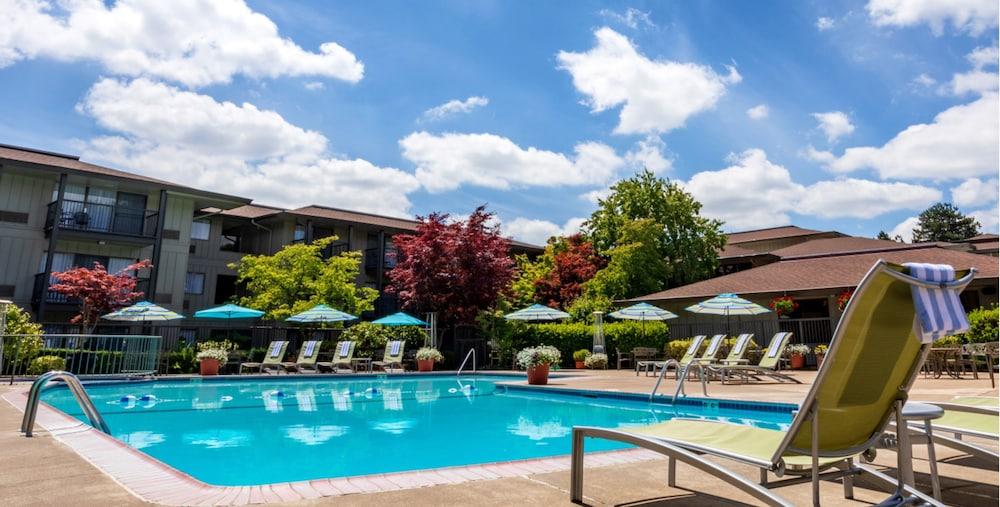 Valley River Inn Eugene Exterior photo