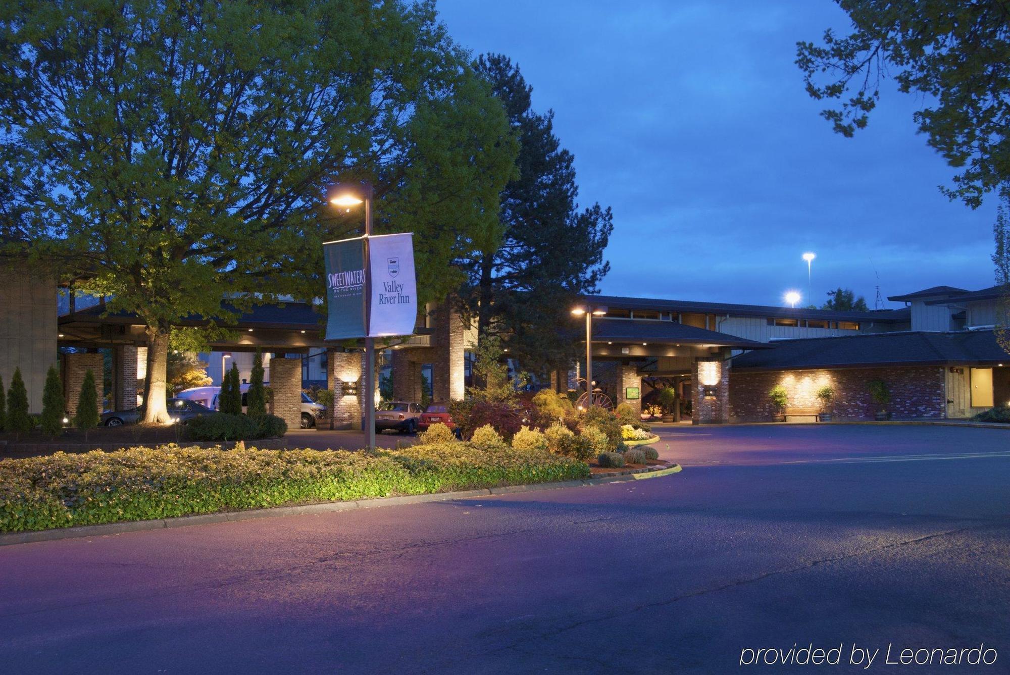 Valley River Inn Eugene Exterior photo