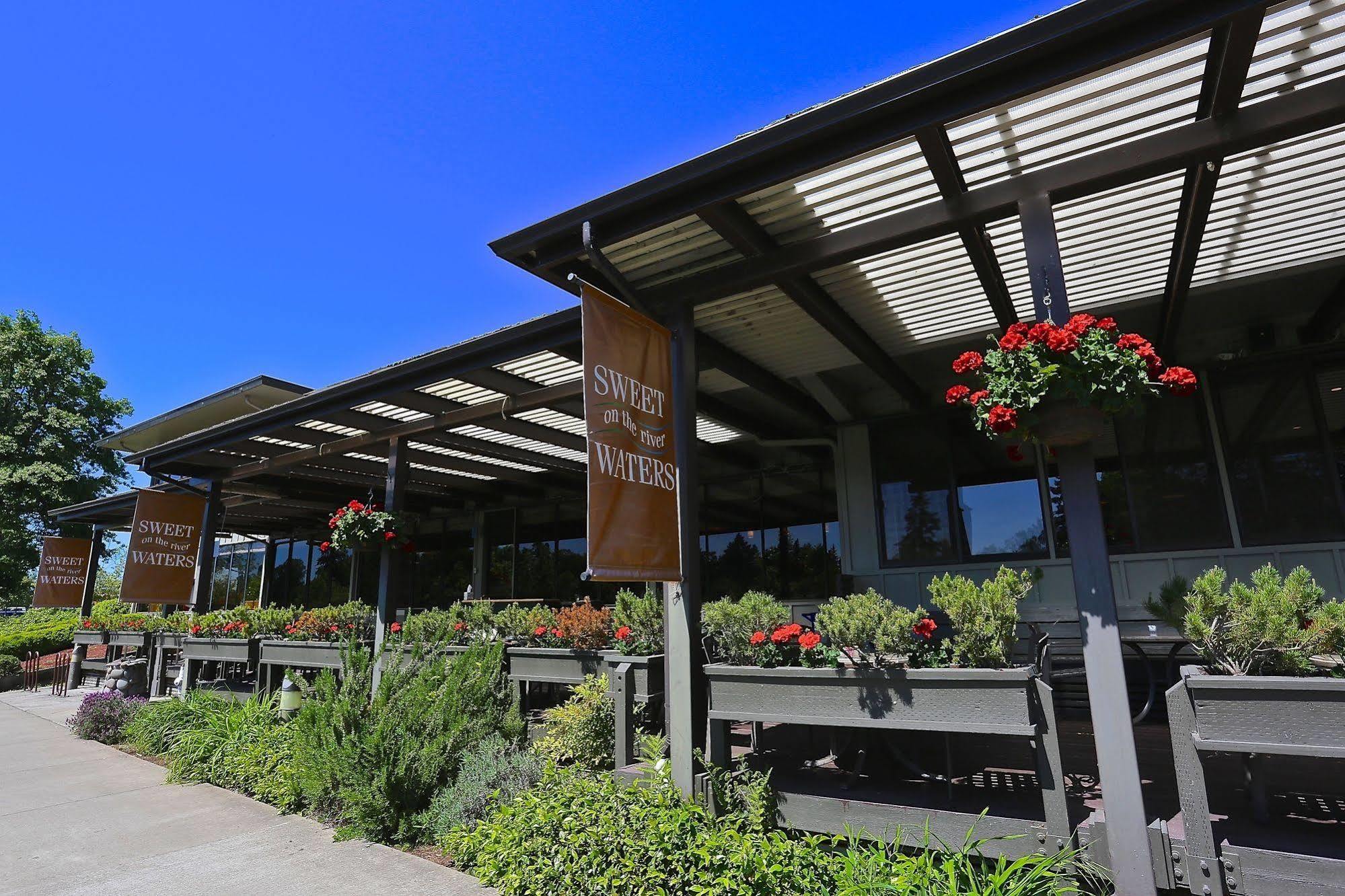 Valley River Inn Eugene Exterior photo