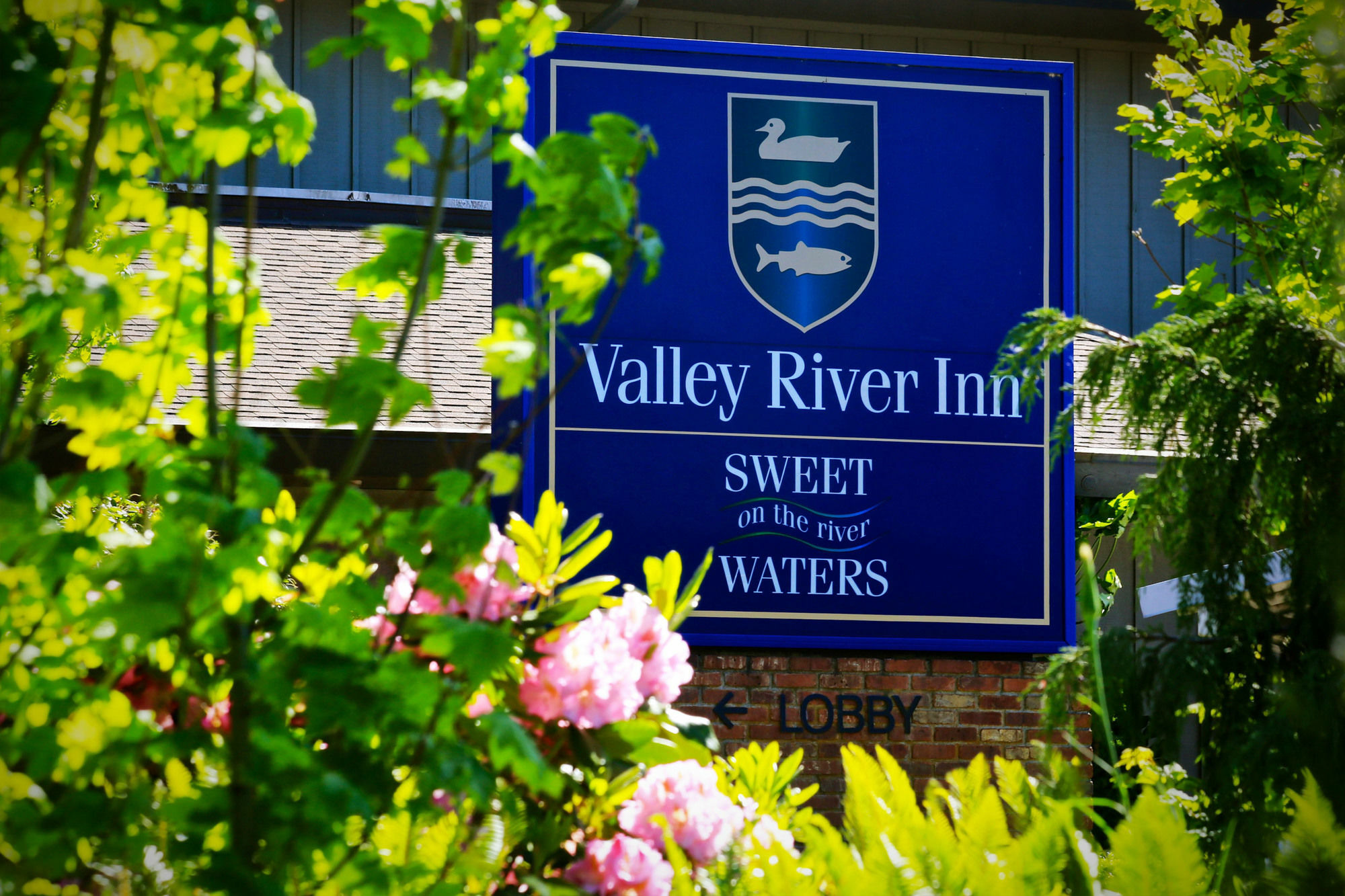 Valley River Inn Eugene Exterior photo