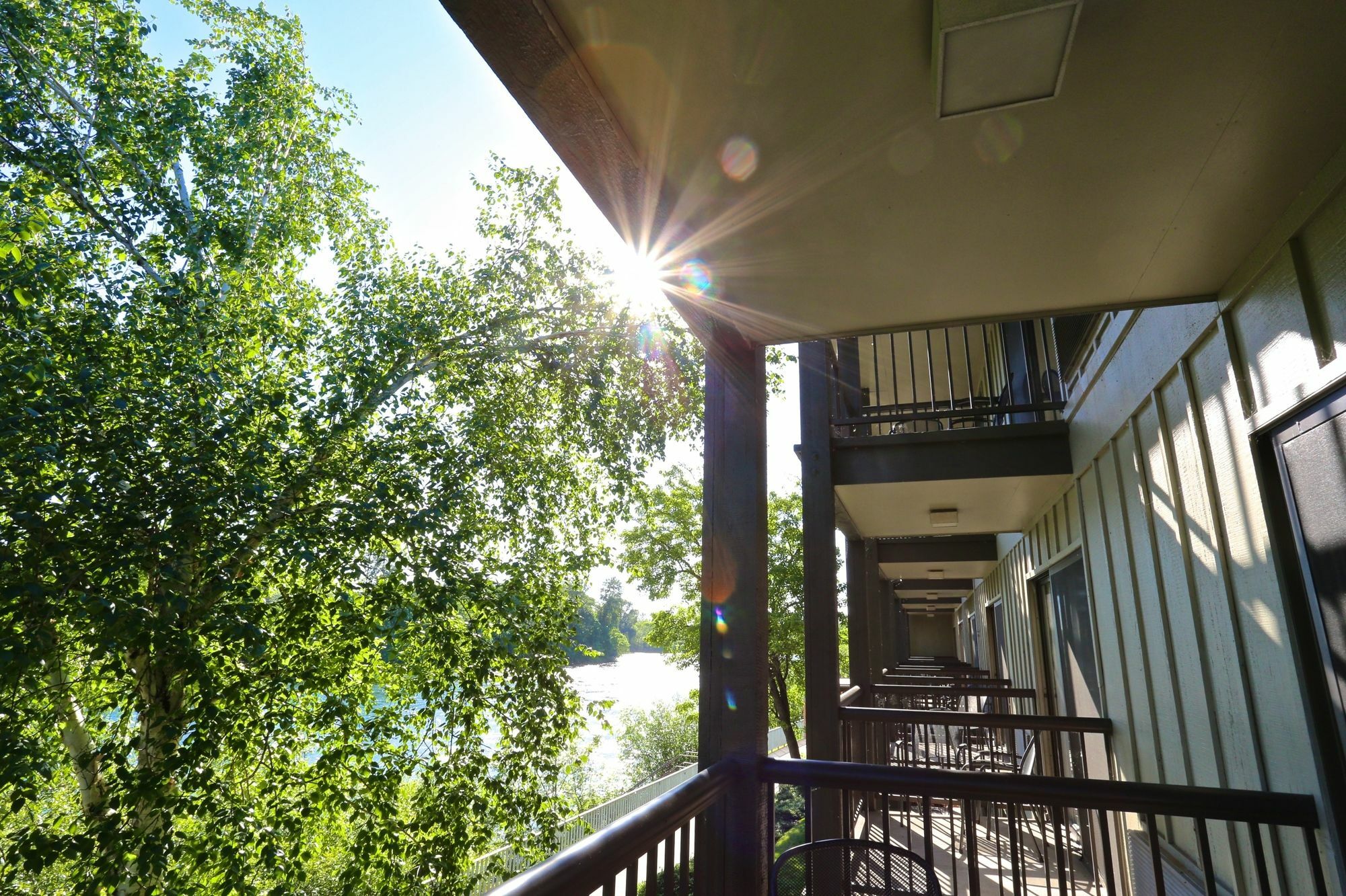 Valley River Inn Eugene Exterior photo